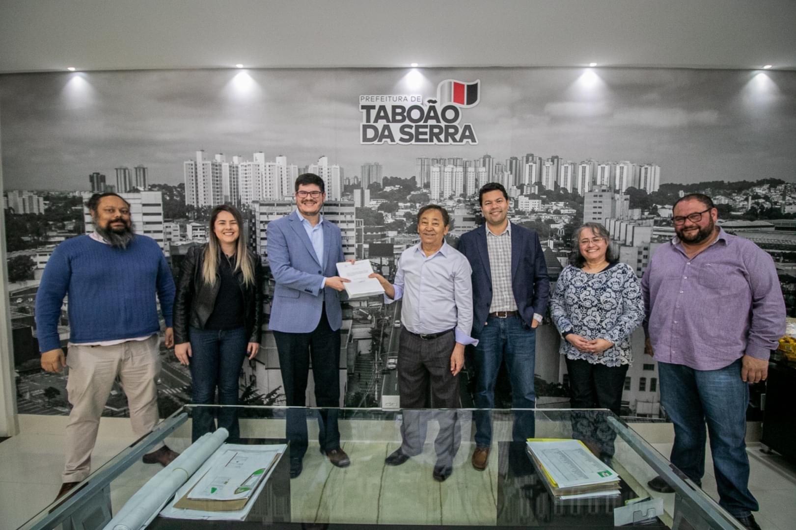 Aprígio anuncia instalação do Burger King no centro e a geração de novas vagas de emprego