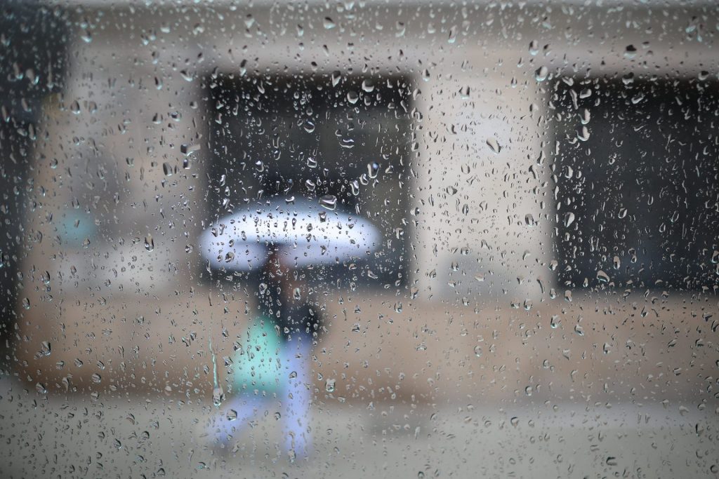 Defesa Civil de SP alerta para risco de chuvas fortes e tempestades nesta segunda e terça nas cidades da região