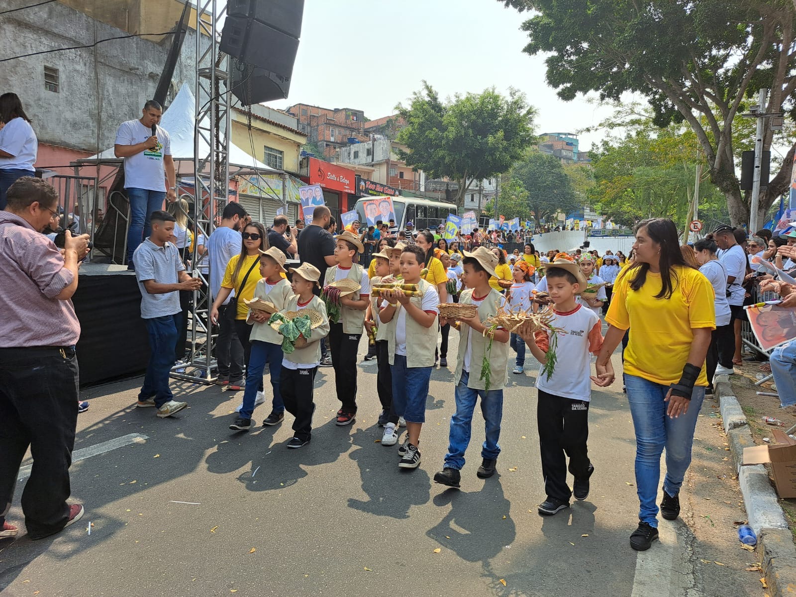 Desfile de 7 de setembro promove discussão sobre a importância da alimentação saudável em Taboão da Serra