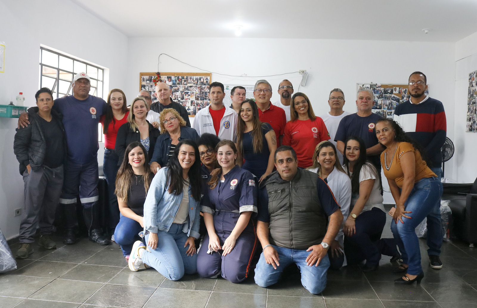 Integrantes do SAMU de Itapecerica da Serra ganham novo uniforme