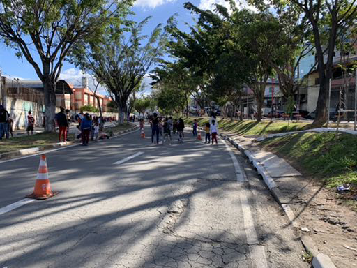 Avenida Fernando Fernandes é transformada em área de lazer e iniciativa aprovada pelos moradores