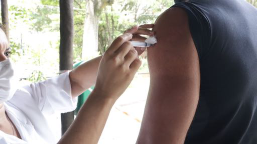 Maiores de 18 anos de Taboão da Serra recebem 4ª dose contra Covid a partir desta segunda, 19
