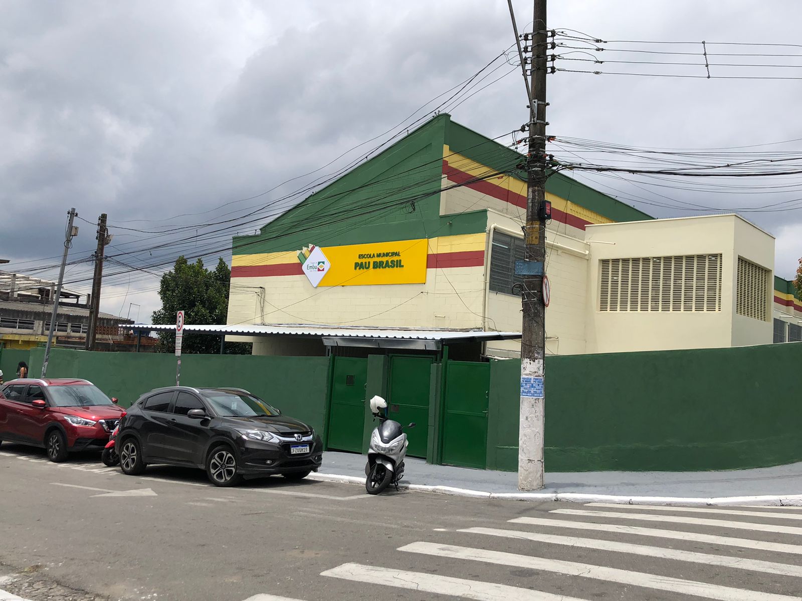 Escola Pau Brasil de Embu das Artes recebe reforma