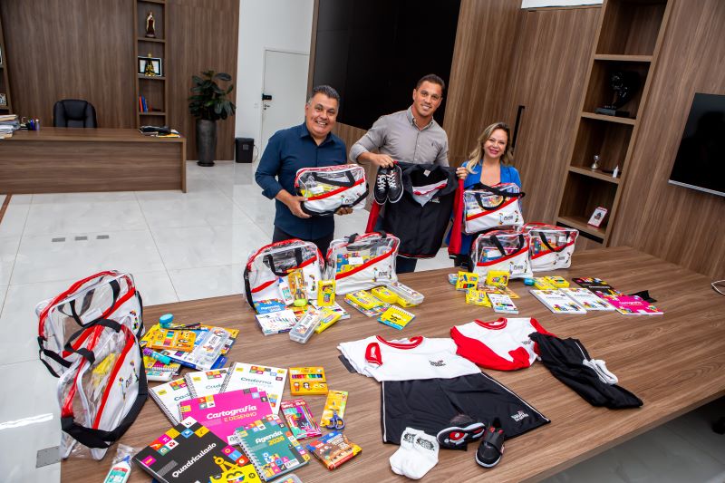 Uniformes e kits de material escolar serão entregues na primeira semana de aula em Taboão da Serra