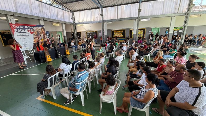 EMEB Heitor Villa Lobos recebe projeto Tocar & Encantar