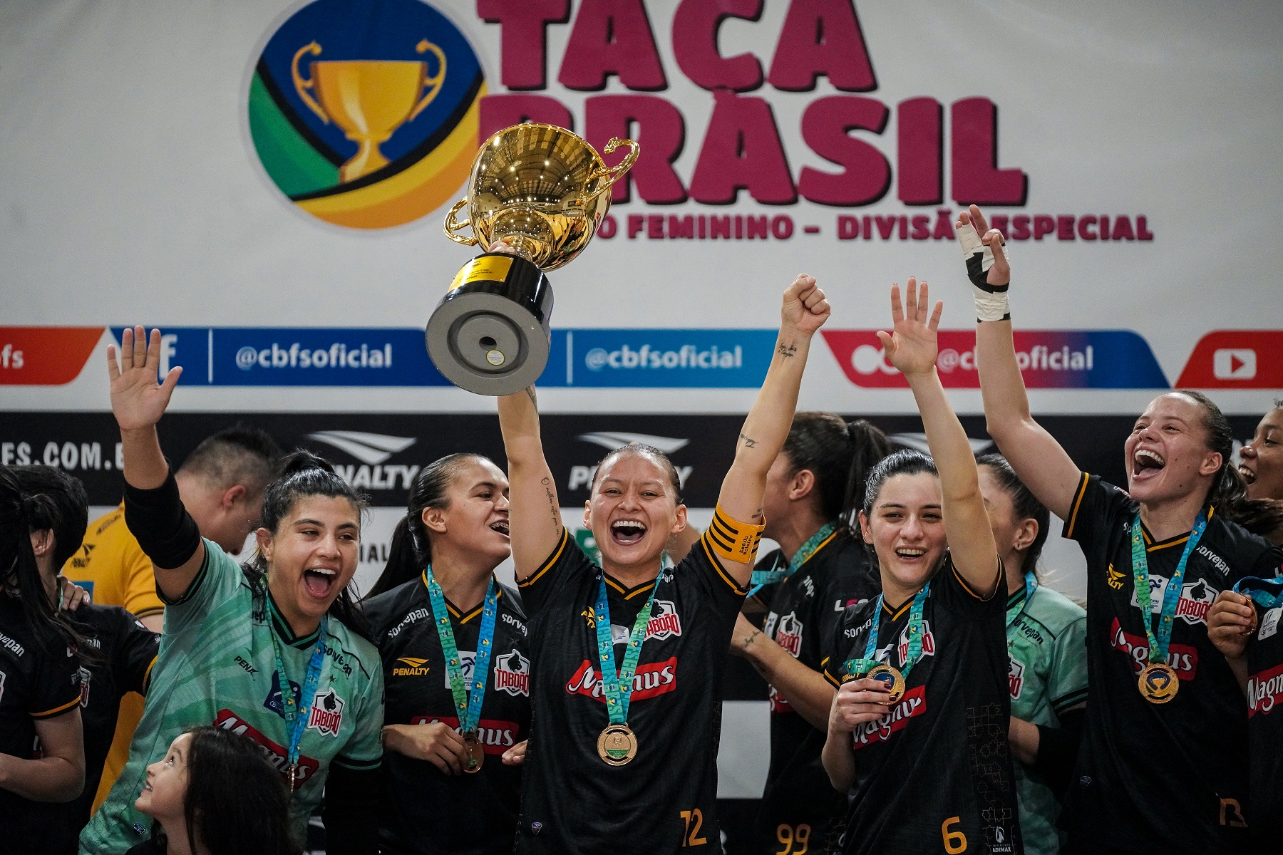 Taboão Magnus é tricampeã consecutiva da Taça Brasil de Futsal Feminino