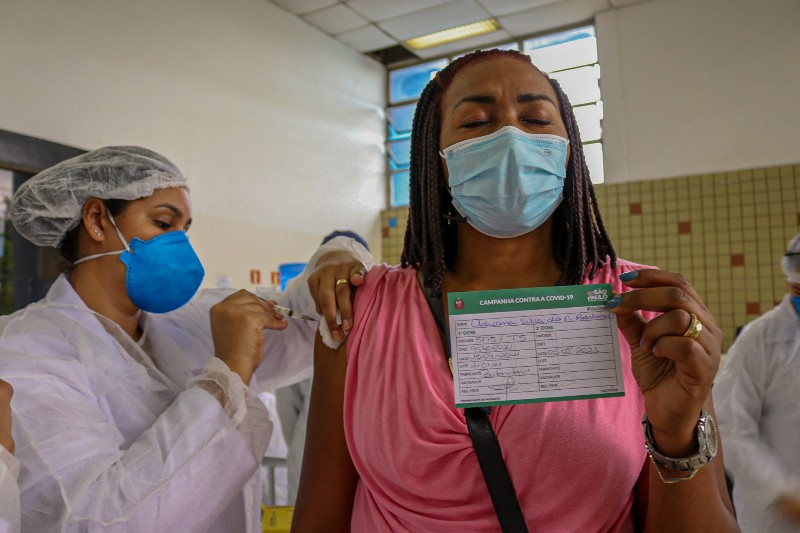 Profissionais da Educação são vacinados nos dias 16, 17 e 18/06 em Taboão