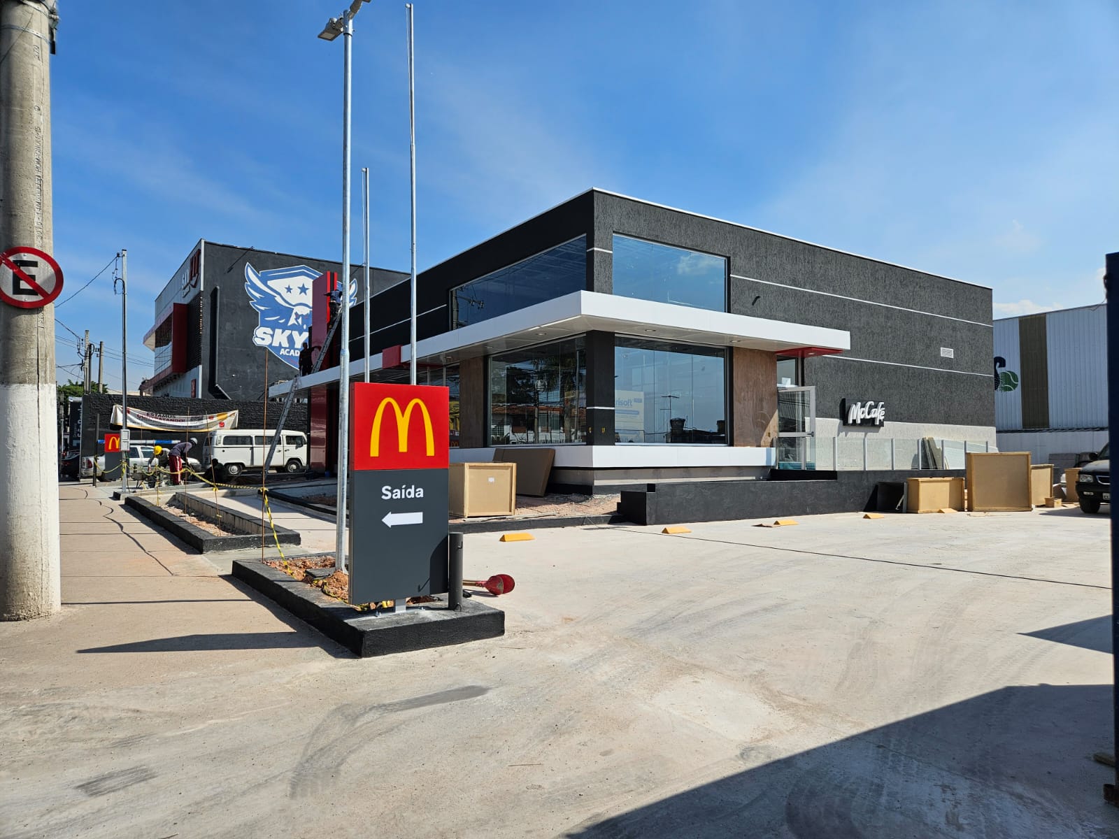 Primeira unidade de rua do McDonald’s é inaugurada em Itapecerica da Serra