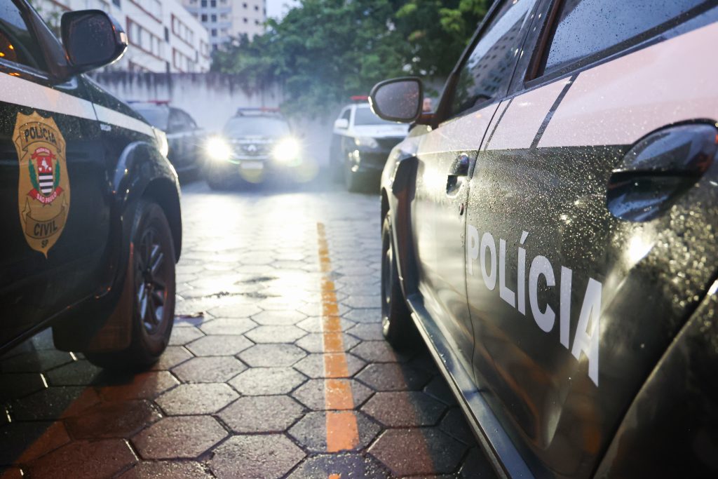 Parto inesperado acontece dentro de carro de aplicativo em frente a delegacia na zona sul de SP