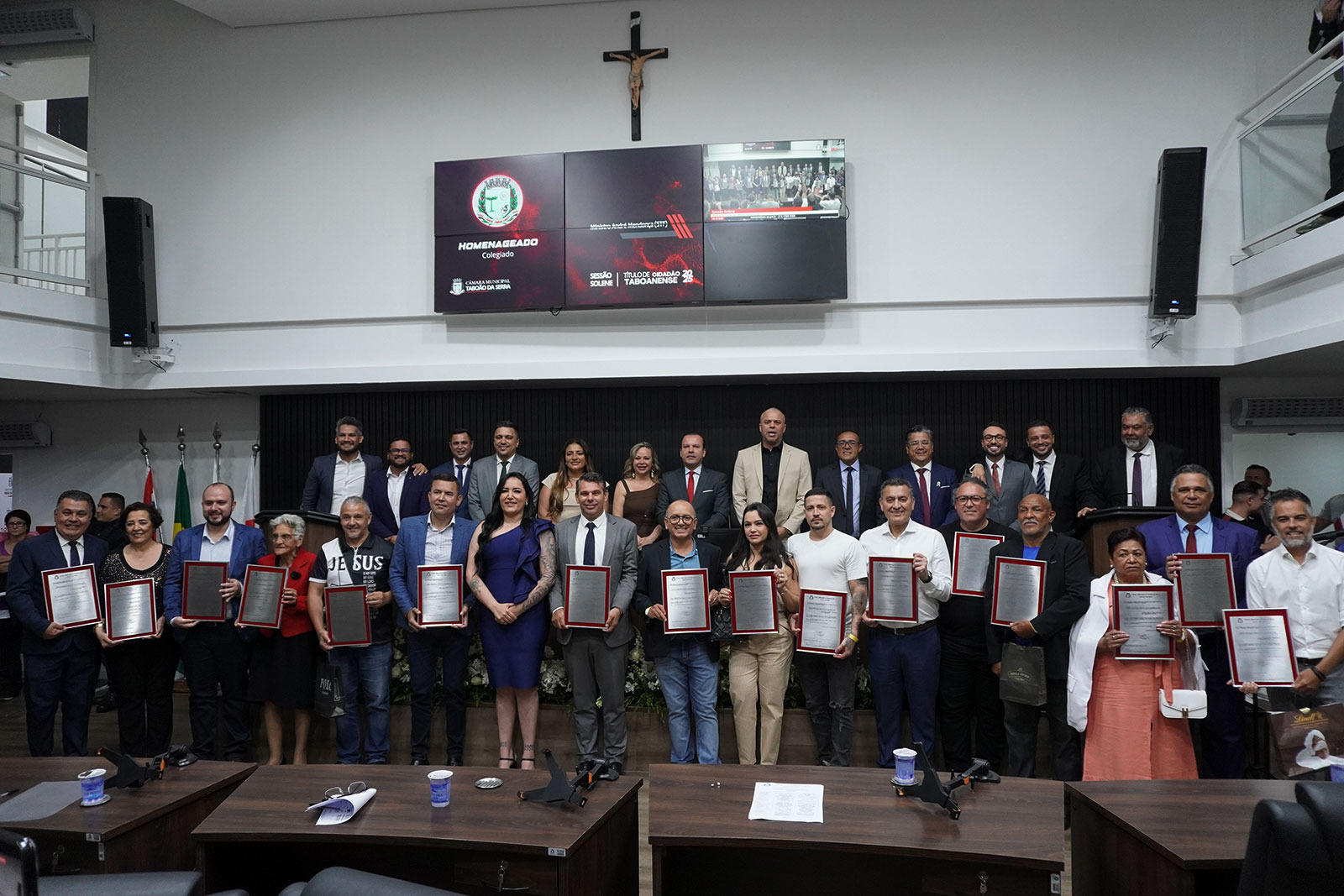 Câmara Municipal de Taboão da Serra realiza sessão solene e entrega títulos de “Cidadão Taboanense”