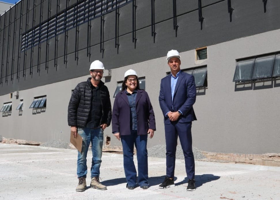 Prefeito de Taboão da Serra conhece obras do Novo Hospital e Maternidade de Pinhais