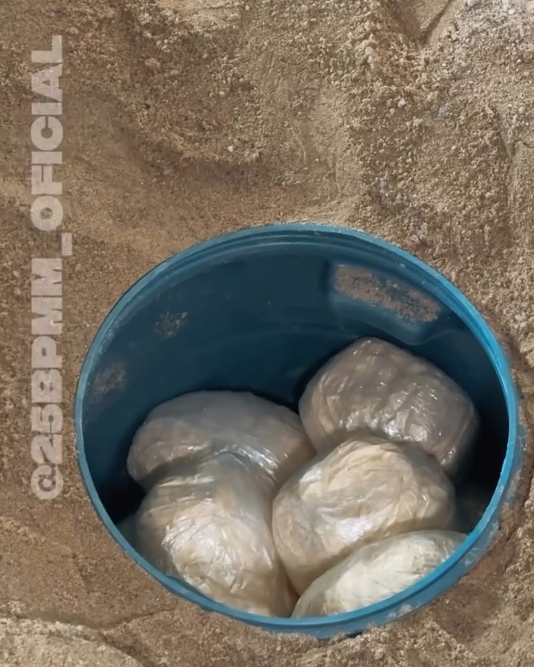 PM encontra mais de 20 kg de cocaína enterrados em residência em Itapecerica da Serra