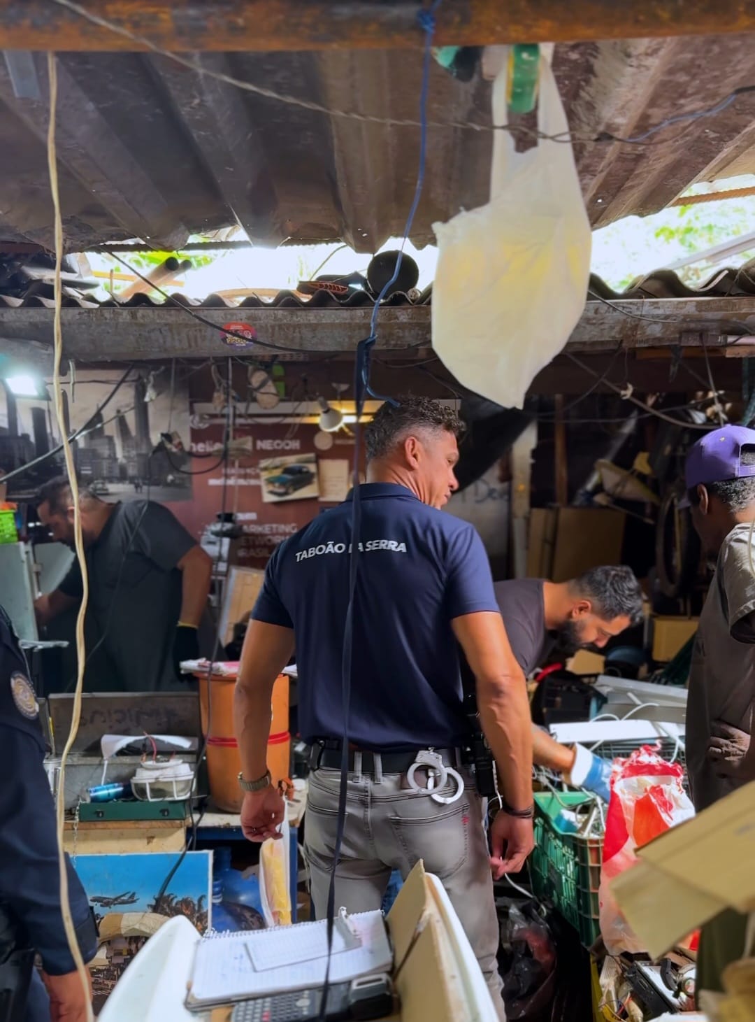 Operação “Sem Fio” flagra receptação de equipamentos de telecomunicações em ferro-velho de Taboão da Serra