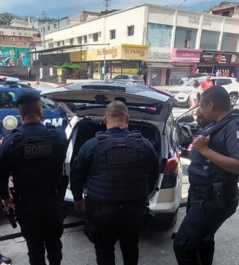 GCM de Taboão da Serra recupera motocicleta roubada e apreende suspeito com simulacro de arma