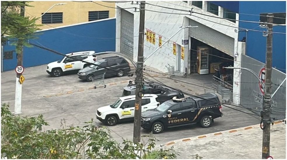 Depósito em Embu das Artes é alvo de operação contra bebidas adulteradas