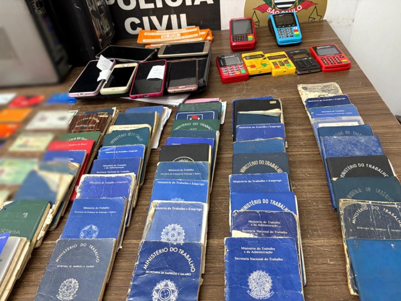 Polícia Civil desarticula quadrilha que aplicava golpes de falsos empréstimos em idosos em Taboão da Serra