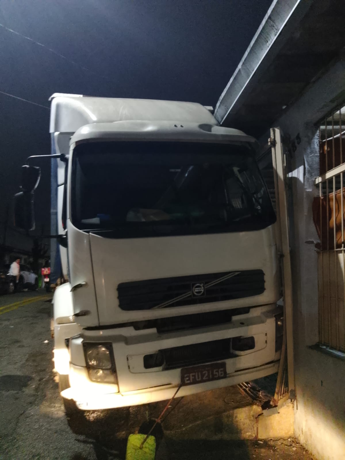 GCM de Taboão da Serra prende motorista após perseguição e recuperação de caminhão furtado