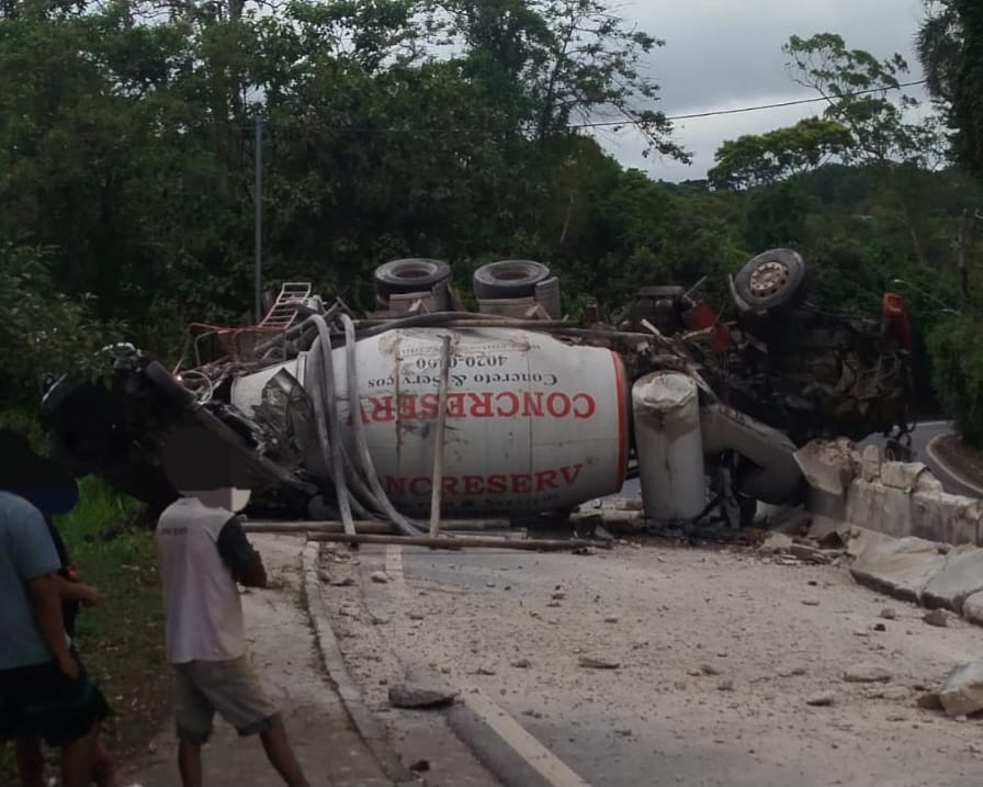 Duas pessoas morrem e outras duas ficam gravemente feridas em acidente na Rodovia Prefeito Rogter Domingues