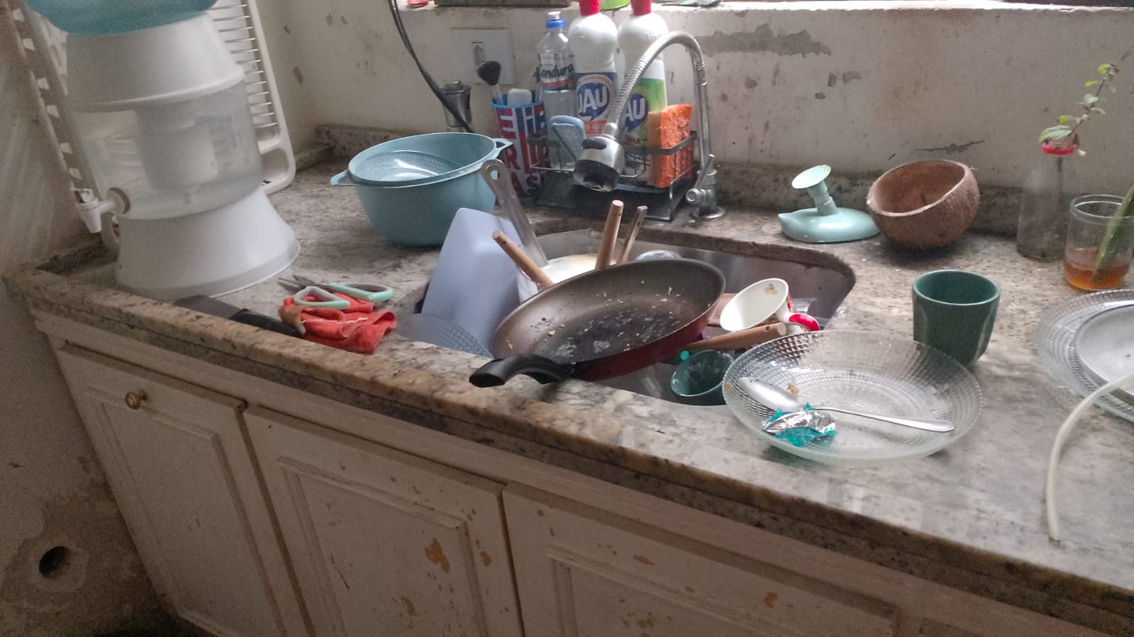 Caos em Itapecerica da Serra: Sabesp é multada após mais de 6 dias sem abastecimento