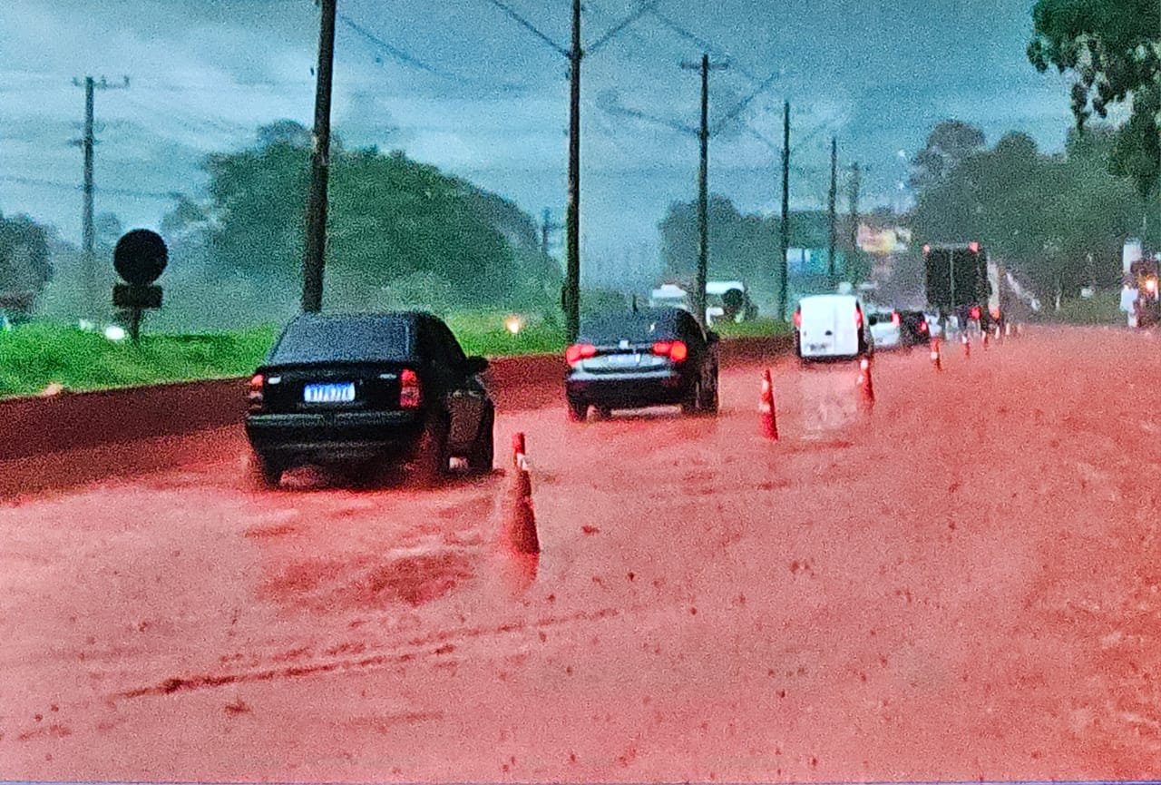 Governo de SP destina ajuda humanitária a Itapecerica da Serra após sequência de temporais