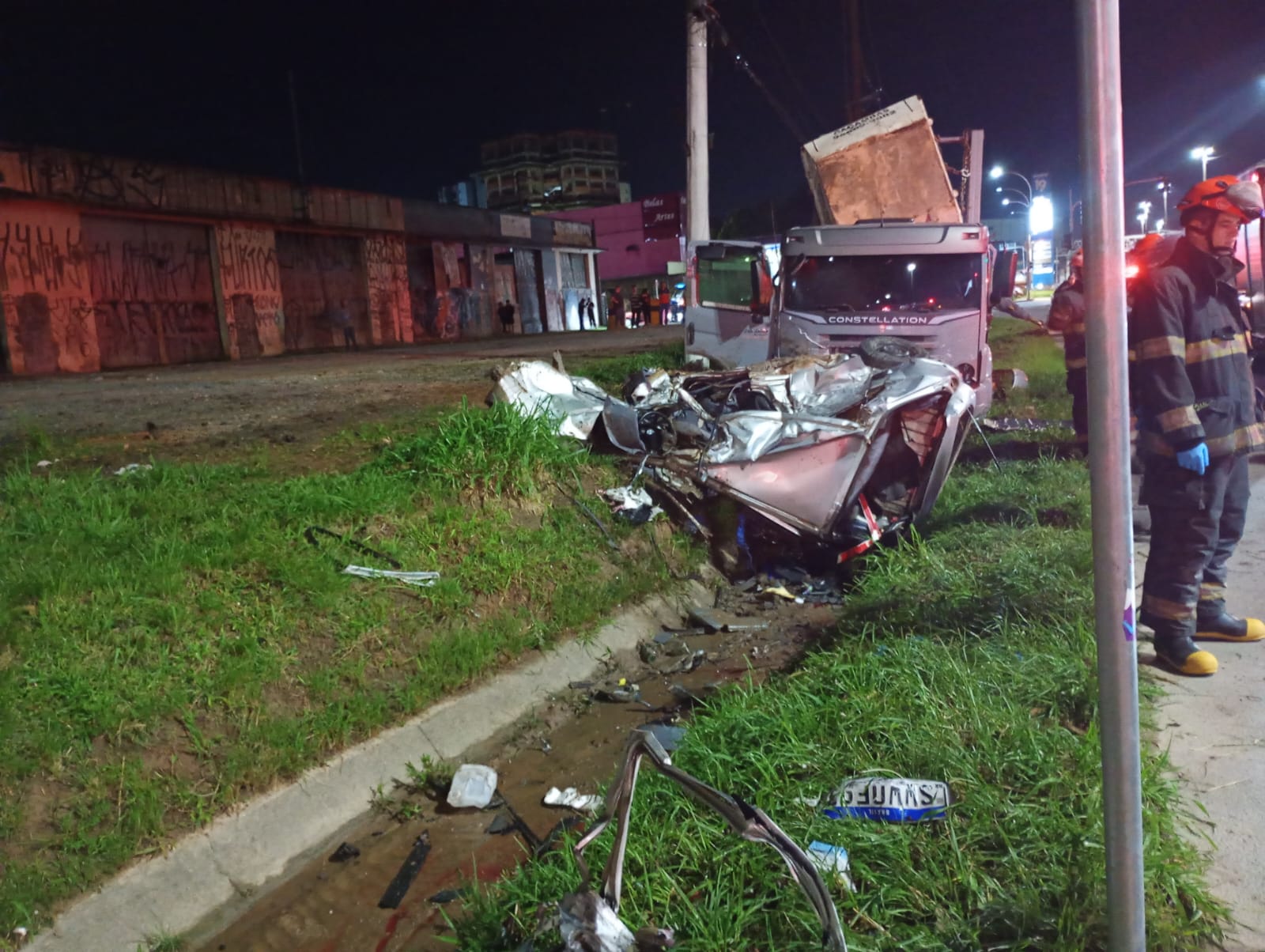 Acidente na Avenida Taboão da Serra mata quatro jovens durante a madrugada