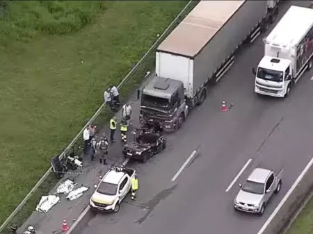 Tragédia no Rodoanel: três pessoas morrem após carro ser arrastado por carreta em Itapecerica da Serra