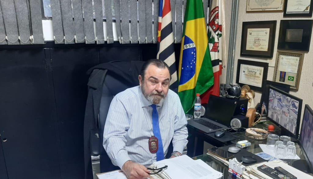 Delegado que atuava em Itapecerica é suspenso em meio a investigações de esquema criminoso e desaparecimento de armas