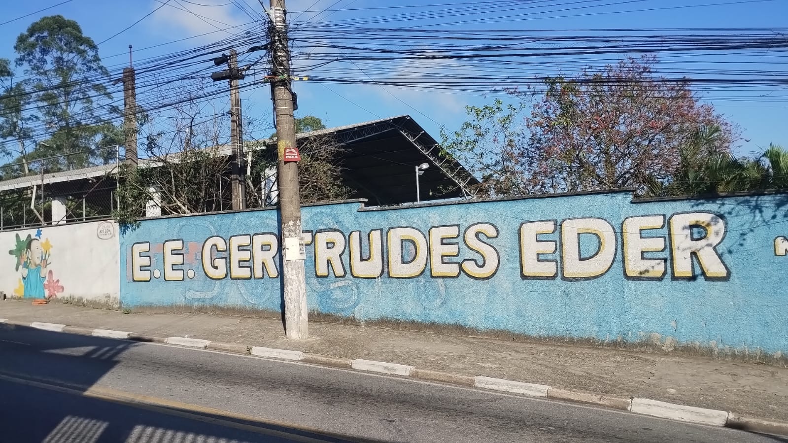 Em menos de 15 dias, escola volta a ser invadida e prejuízo se repete em Itapecerica da Serra