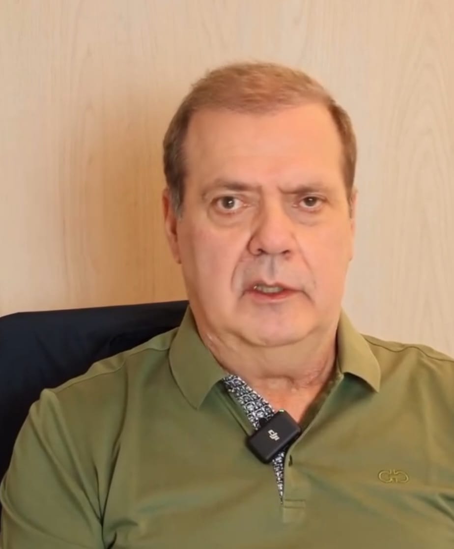 Médico é homenageado por pacientes após décadas de atendimento marcado por humanidade e cuidado