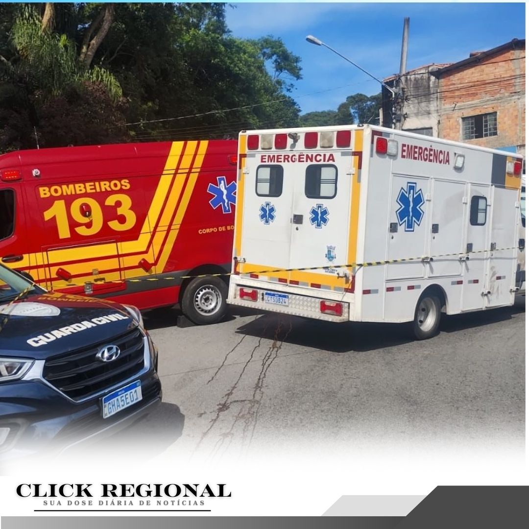 Grave acidente com caminhão e pessoas presas nas ferragens em Itapecerica da Serra