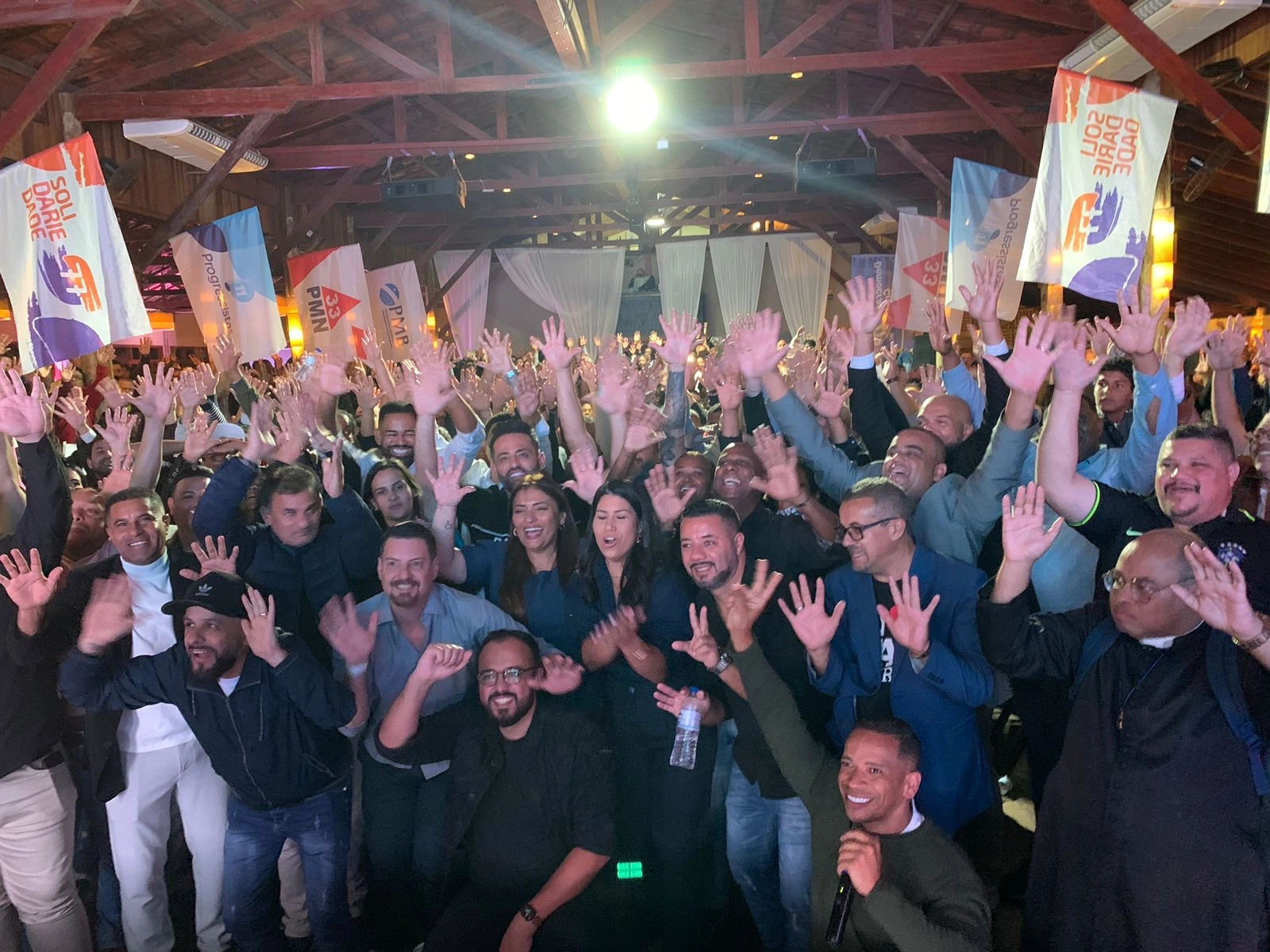 Convenção de Jones Donizette reúne grande público em Itapecerica da Serra