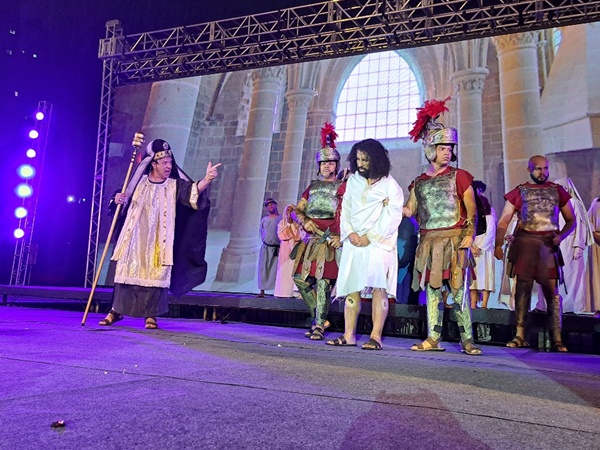 Encenação da Paixão de Cristo emociona milhares de Taboanenses