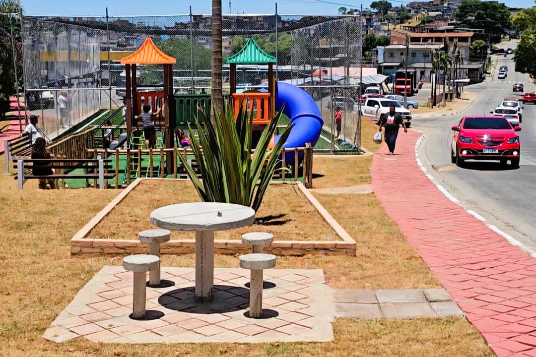 Prefeitura inaugura Praça Poliesportiva do Terminal Jacira