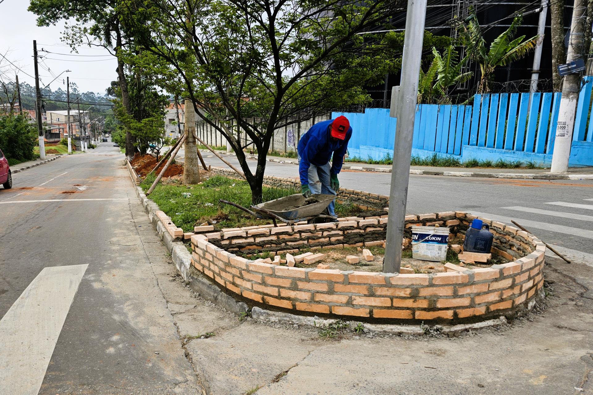 Itapecerica da Serra avança nas obras da nova Praça Poliesportiva e na revitalização do entorno do Terminal Jacira