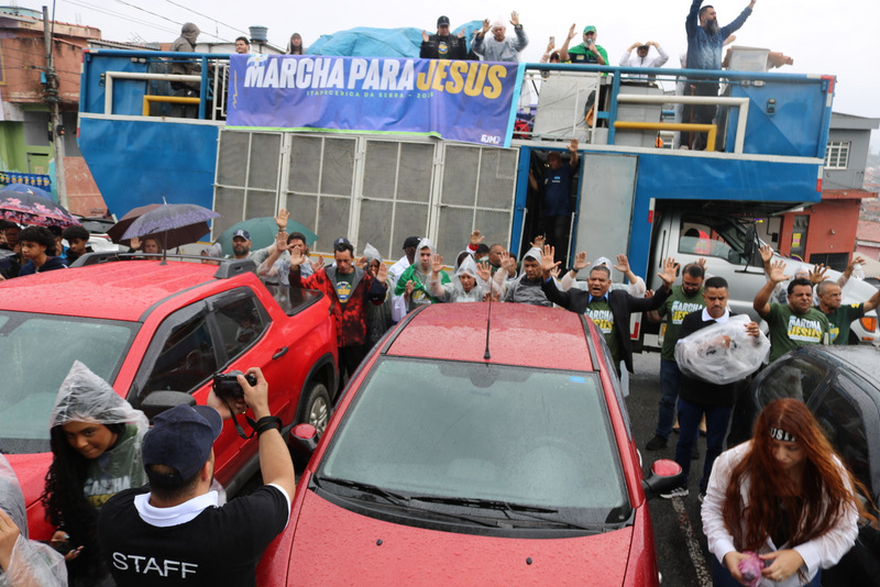 Marcha Para Jesus reúne milhares de fiéis em Itapecerica da Serra em um dia de fé e celebração