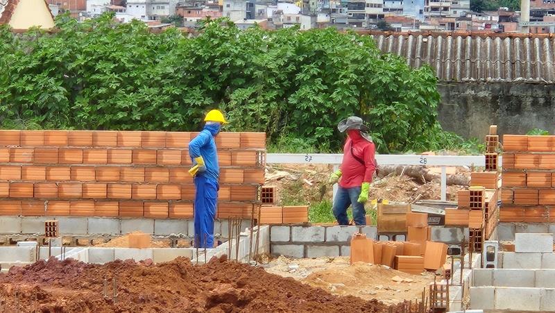 Obras de novas escolas avançam em Itapecerica da Serra e reforçam rede municipal de ensino