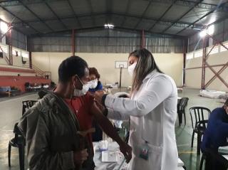  Prefeitura de Itapecerica da Serra imuniza pessoas em situação de rua