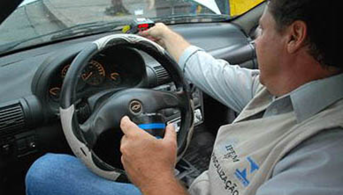 Ipem-SP realiza verificação de taxímetros em Itapecerica da Serra